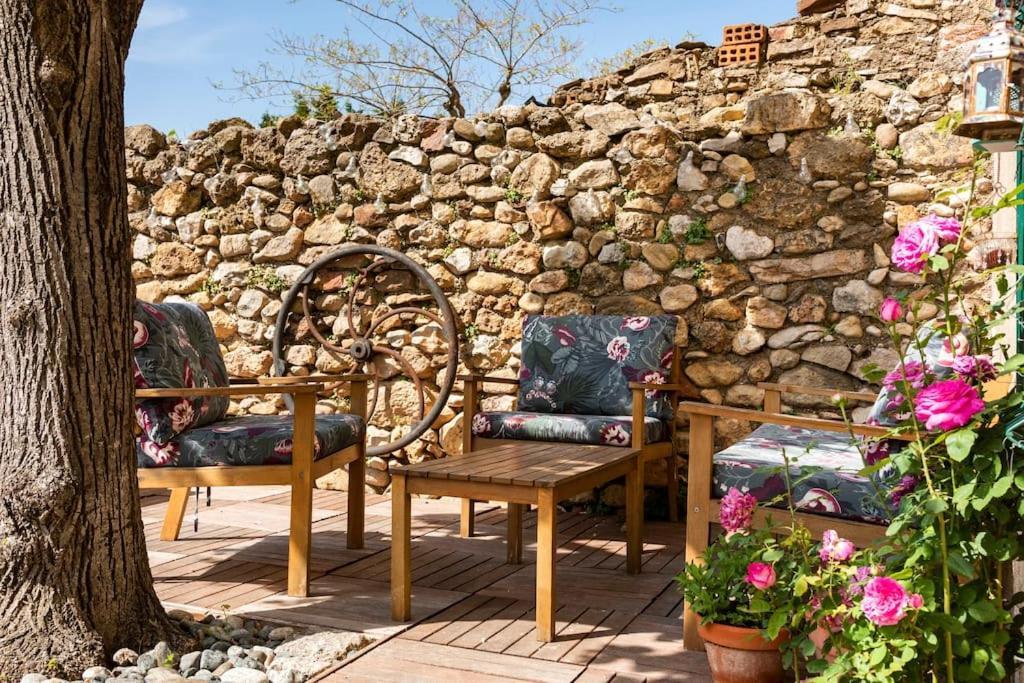 Bed and Breakfast La Calade Montouliers Esterno foto