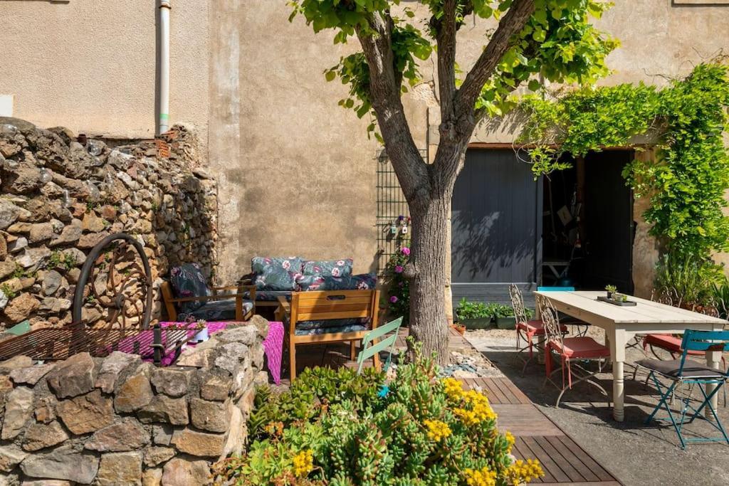 Bed and Breakfast La Calade Montouliers Esterno foto